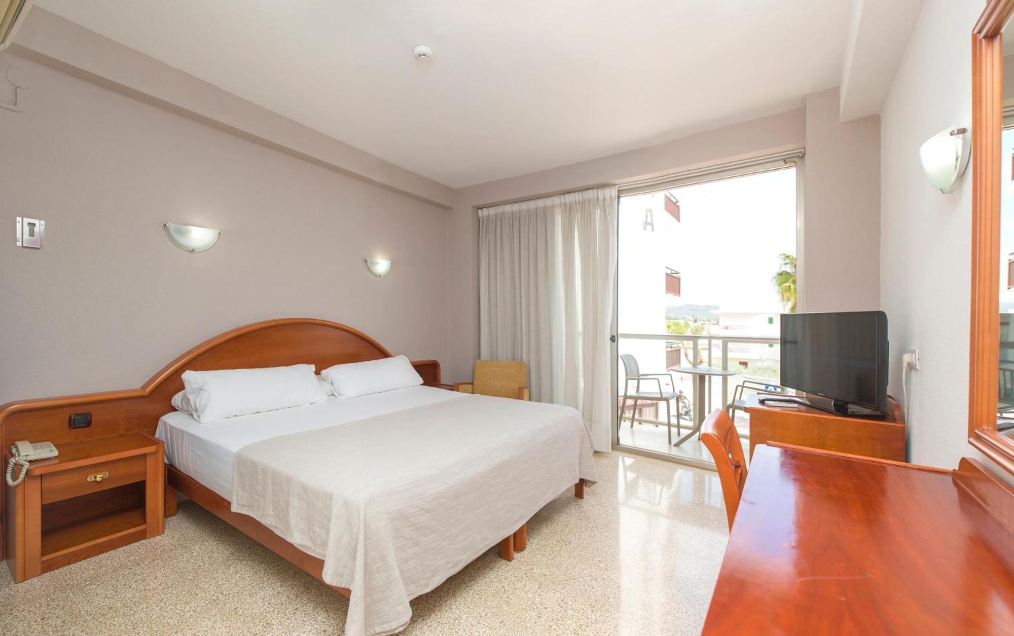 Hotel Marfil Sant Antoni de Portmany Екстериор снимка