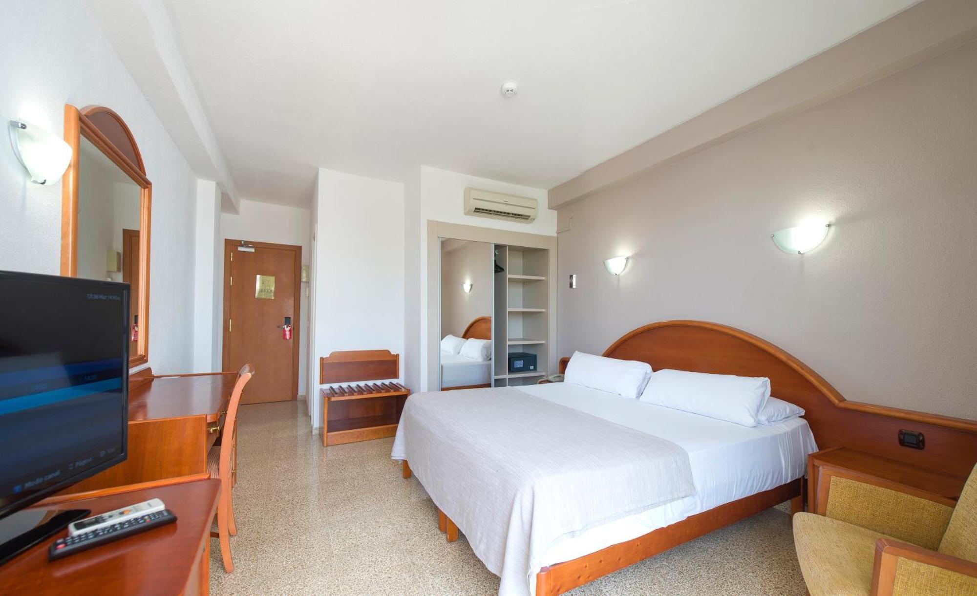 Hotel Marfil Sant Antoni de Portmany Екстериор снимка